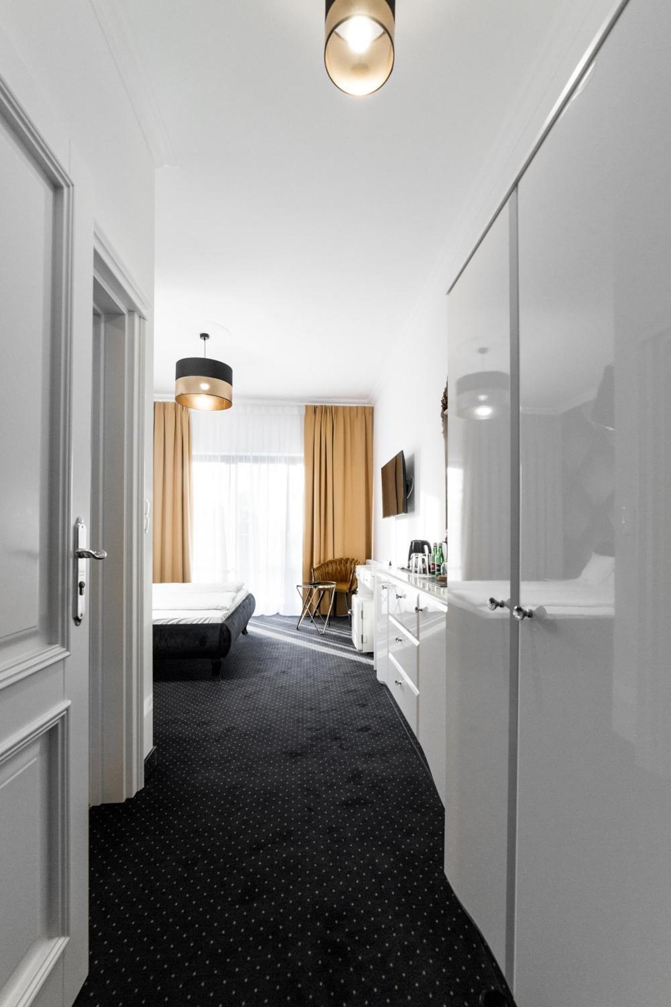 Poludnik Park Boutique Hotel Conference&Spa 斯塔加德什切青 外观 照片